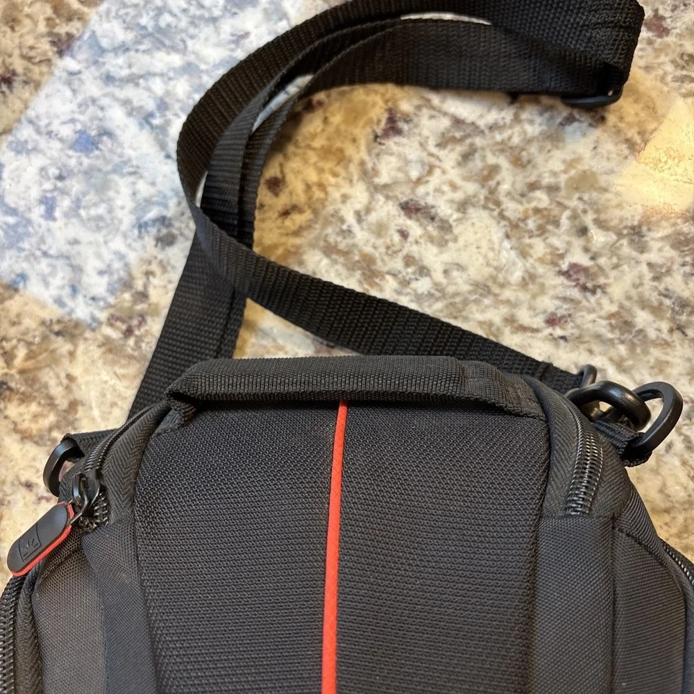 Case Logic Padded Digital Camera Case W/ 3 Zippered Pockets Shoulder Strap - Picture 2 of 8